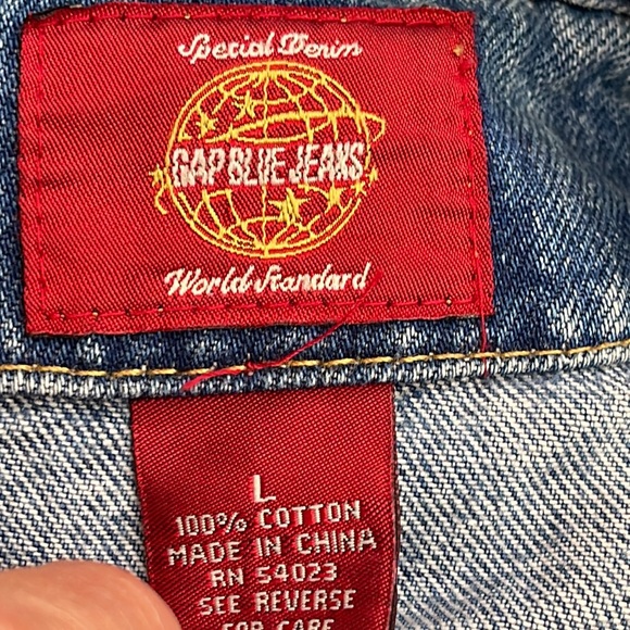 Unique Gap Denim Jacket - Picture 9 of 10